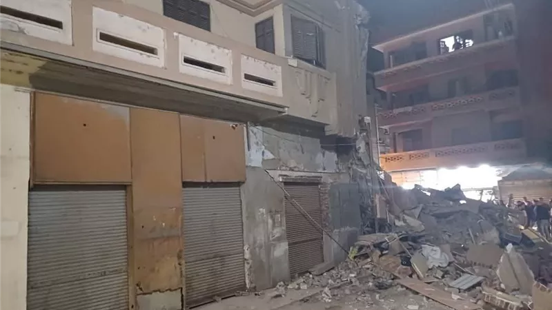 سقفه من الإفلاق والجريد.. تفاصيل انهيار منزل قديم بقرية مشطا بسوهاج 