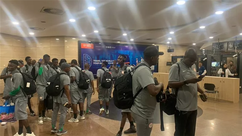 وصول بعثة منتخب نيجيريا للشباب إلى القاهرة استعدادًا لكأس الأمم الإفريقية