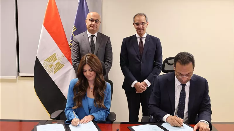 تعاون بين وزارة الاتصالات و«مايكروسوفت» لتدريب 100 ألف على الذكاء الاصطناعي