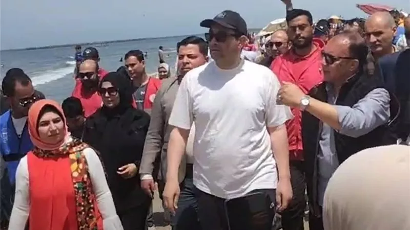 مواطن لمحافظ دمياط في راس البر:  لم ندفع اي أموال لدخول الشاطئ 