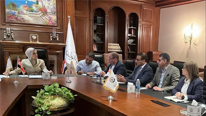 الاستثمار والشئون الاقتصادية بـ