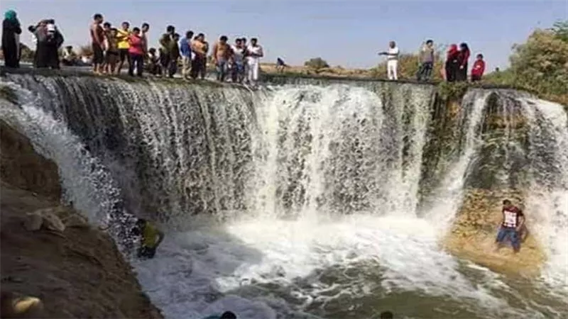 إصابة 5 أشخاص بينهم 3 ألمان في انقلاب سيارة دفع رباعي بطريق الشلالات بالفيوم