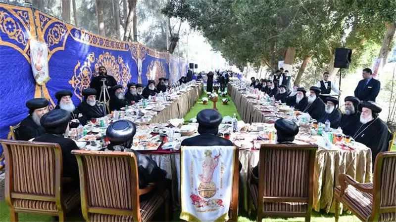 البابا تواضروس : يلتقي أحبار الكنيسة على مائدة إفطار شم النسيم بدير السريان