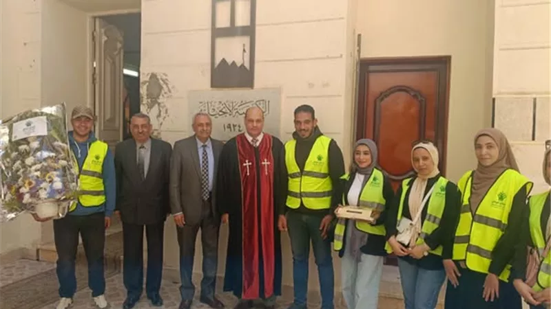 في مشهد يجسد الوحدة الوطنية.. التحالف الوطني يشارك الأقباط فرحة العيد