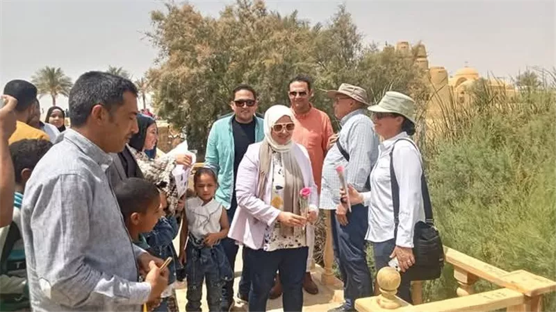 رئيس مدينة يوسف الصديق تتفقد شلالات وادى الريان لمتابعة احتفال شم النسيم