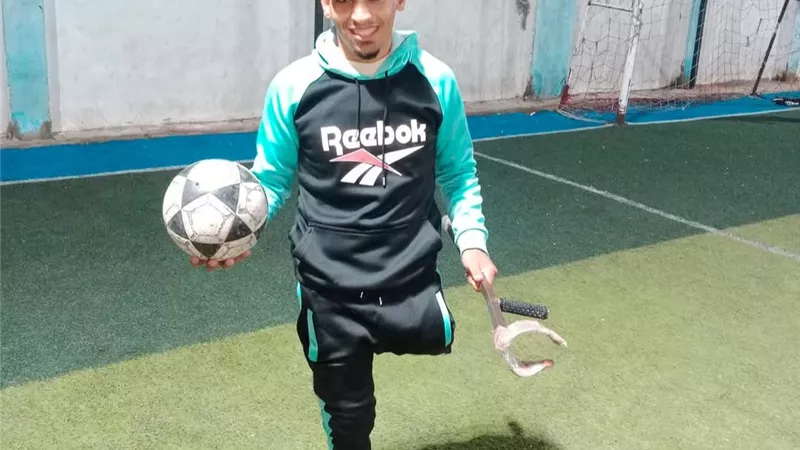 فقد ساقه وعمل في النظافة.. قصة نجاح محمد لاعب كرة قدم بنادي المقاولون العرب