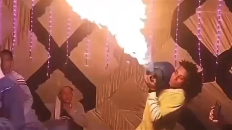 كارثة في فرح شعبي.. شاب يشعل أسطوانة غاز للرقص في حفل زفاف