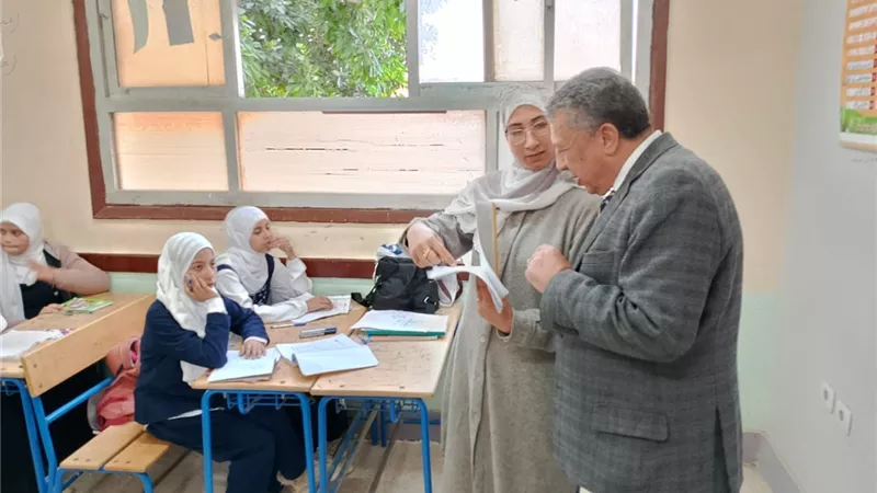 وكيل تعليم البحيرة يتابع انتظام الدراسة بعد انتهاء إجازة شم النسيم (صور)