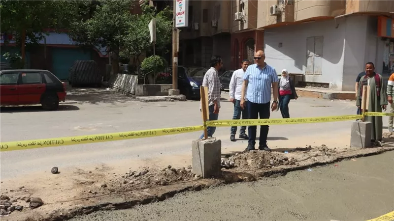 محافظ القليوبية يتفقد أعمال تطوير ورصف شارع الشرطة العسكرية ببنها