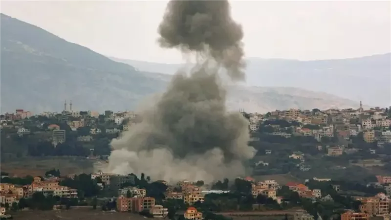  استشهاد مواطن في غارة إسرائيلية استهدفت سيارة بجنوب لبنان