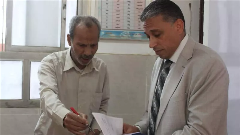 بعد زيارته لعدد من المدارس..مدير تعليم الجيزة يوجه بتصحيح التقييمات أول بأول 