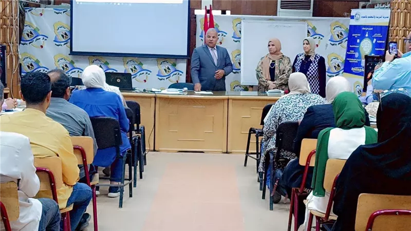 مدير تعليم الفيوم يشهد ورشة عمل لتدريب منسقي المدارس |صور