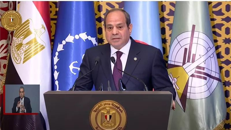 الرئيس السيسي: نبذل جهودا لضخ عناصر تتحلى بالكفاءة في شرايين مؤسسات الدولة