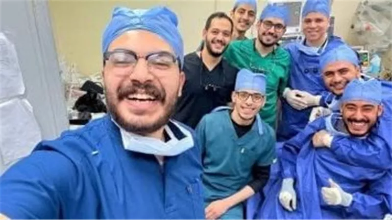 استمرت 12 ساعة.. تفاصيل إعادة أطباء 