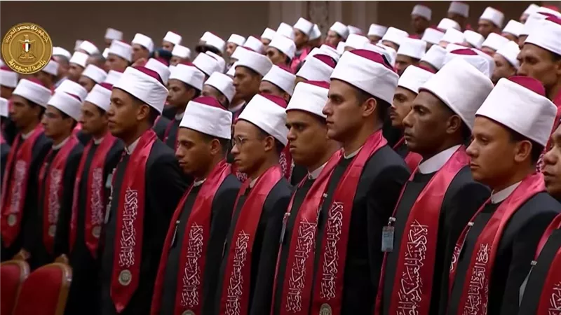 أمام الرئيس.. خريجو الدورة الثانية لتأهيل أئمة وزارة الأوقاف يؤدون قسم الولاء