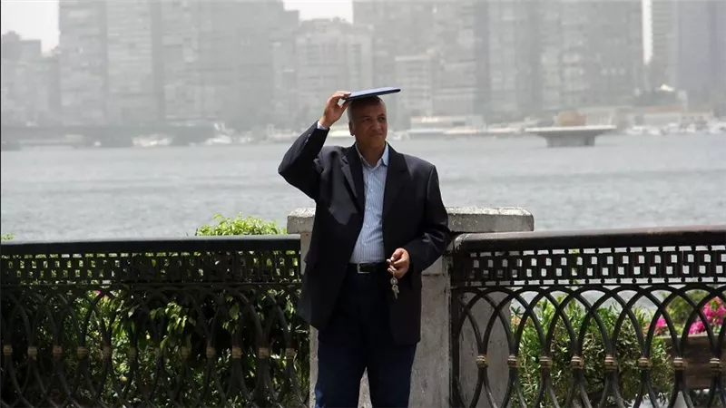 إنذار جوى.. موجة شديدة الحرارة تضرب البلاد والقاهرة تتخطى 40 درجة مئوية