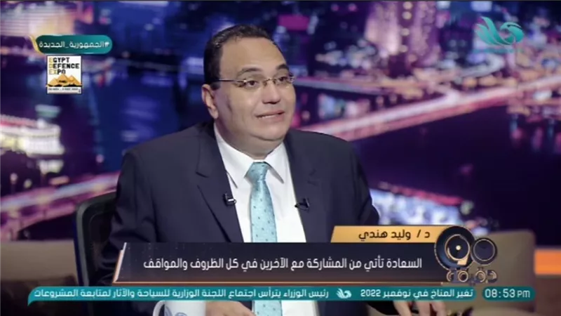 القرآن الكريم ليس علاجًا.. رد قاسٍ من عمرو الليثي على استشاري نفسي | فيديو