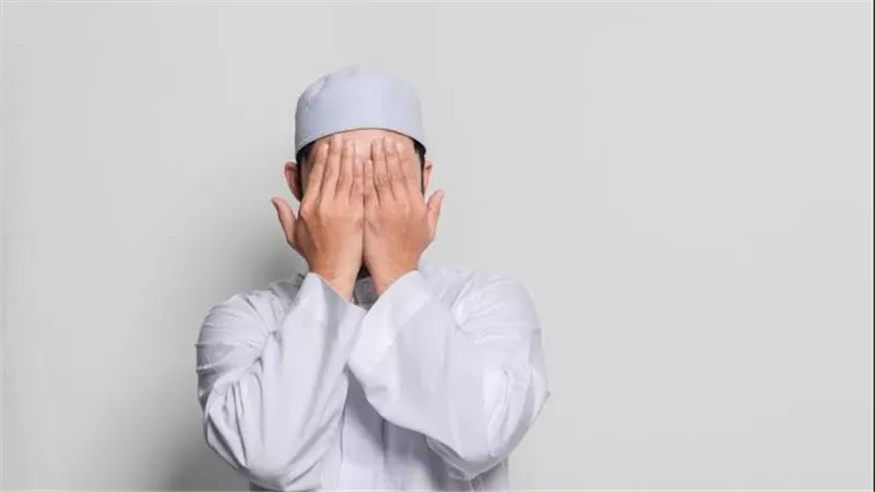 دار الإفتاء تحسم الجدل حول مسح الوجه بعد الدعاء       