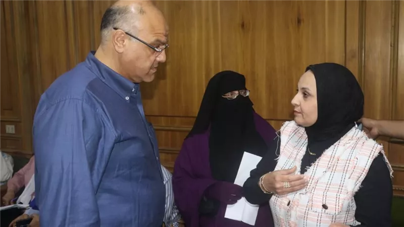 محافظ القليوبية يستجيب لاستغاثة سيدة ويوفر لها دعمًا لبدء مشروع صغير 