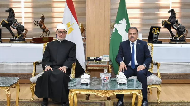 لبحث سُبل التعاون المشت.. محافظ الشرقية يستقبل مفتي الجمهورية بمكتبه بالديوان 