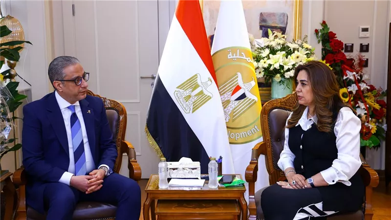 وزيرة التنمية المحلية تتابع مع محافظ الفيوم جهود تحسين مناخ الاستثمار