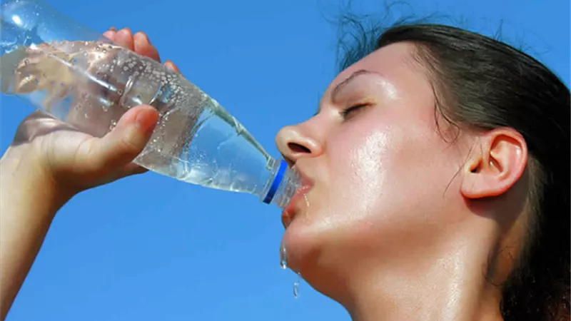في موجات الحر.. كيف تنقذ نفسك أو غيرك من ضربة الشمس؟