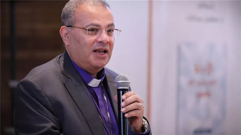 رئيس الطائفة الإنجيلية يشهد إصدار كتاب «الأدلة على وجود الله وظهوره» 