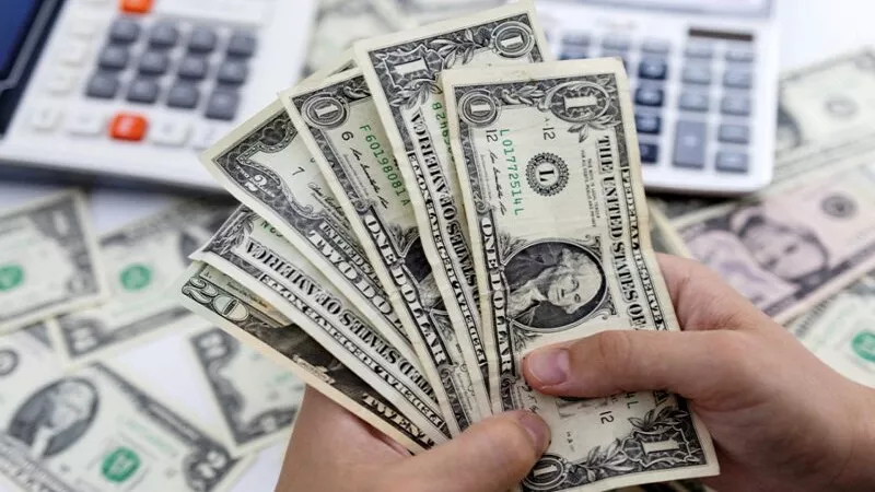 البنك الأهلي يسجل 50.57 جنيه للشراء.. سعر الدولار خلال تعاملات اليوم 11/5/2025