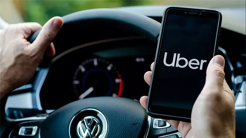 أوبر ترد على أنباء فتح تطبيق لها وإطلاق خدماتها في إسرائيل