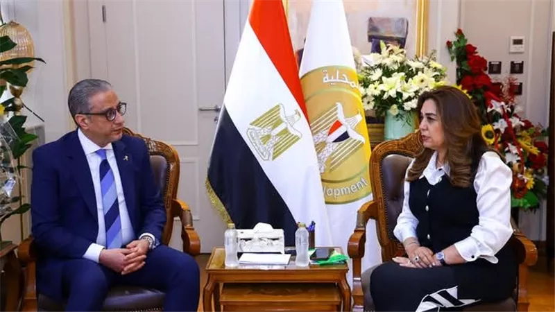 وزيرة التنمية المحلية ومحافظ الفيوم يتابعان جهود تحسين مناخ الاستثمار 