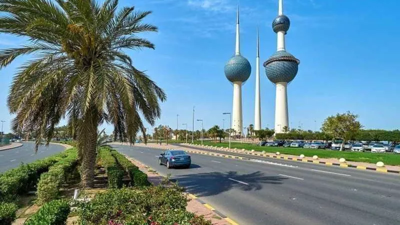 طقس الكويت.. ارتفاع درجات الحرارة ورياح متقلبة وسحب متفرقة