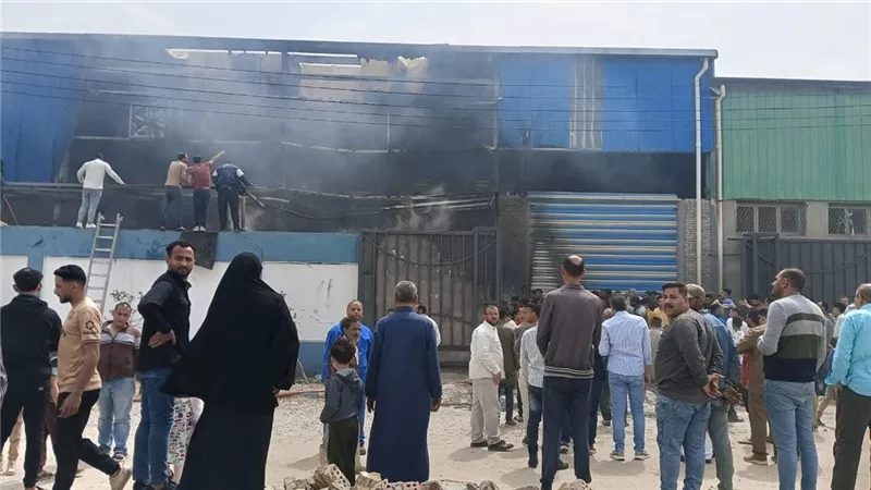 حريق داخل مصنع مراتب في كفر الشيخ.. والحماية المدنية تسيطر عليه
