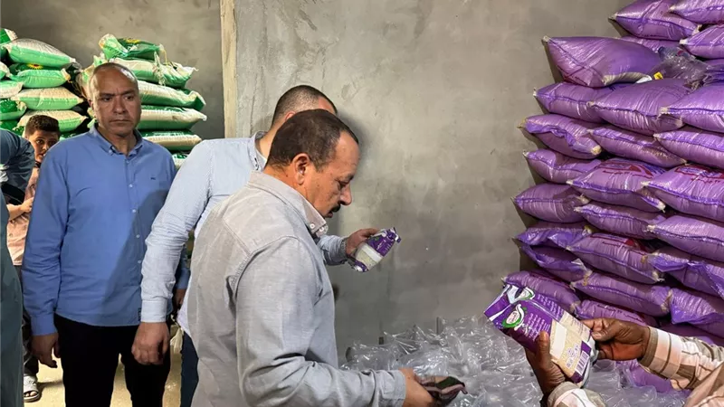 ضبط 16 طن سكر وأرز غير صالحين للاستهلاك بمخازن في الشرقية