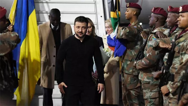 بعد هجوم كييف.. زيلينسكي يُلغي زيارته إلى جنوب أفريقيا