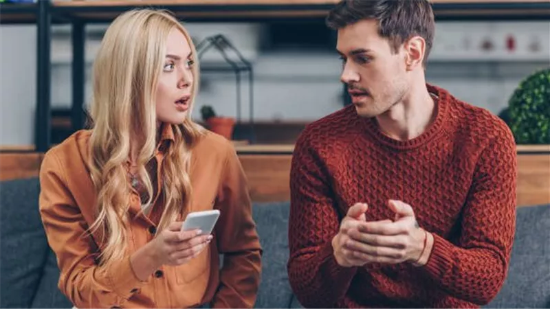 هل يجب إبلاغ الزوجة بخيانة زوجها؟.. أمين الفتوى يجيب
