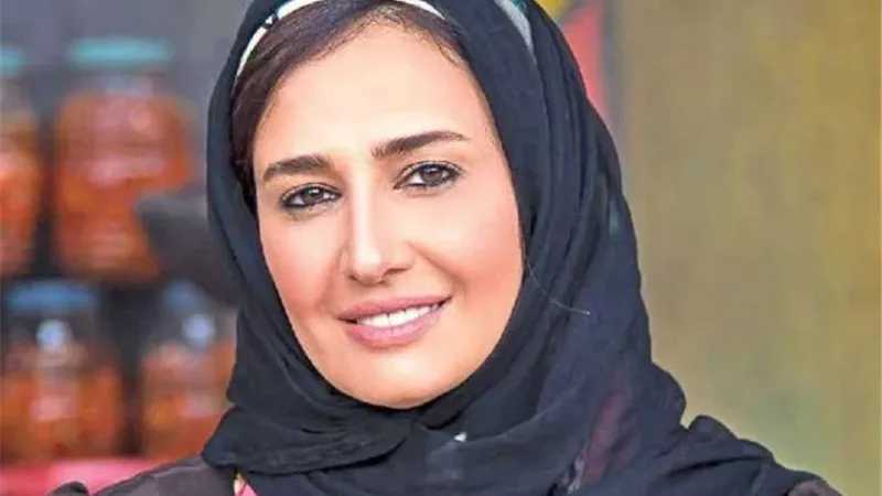 «بتحب الترند» .. سارة نخلة تهاجم حلا شيحة بسبب ارتداء الحجاب وخلعه