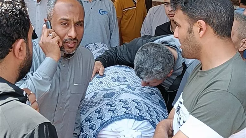 في مشهد مهيب.. تشييع جنازة طبيب الإسماعيلية وزوجته ضحايا حادث طريق السويس 