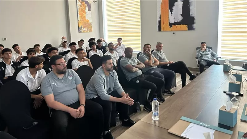 اجتماع تنسيقي للكاف مع المنتخب الوطني تحت 20 عاما قبل انطلاق أمم إفريقيا