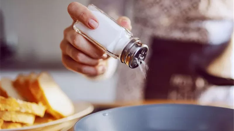 القومي للكبد: الوجبات المملحة تُبطي حركة المعدة وتُسبب عسر الهضم 