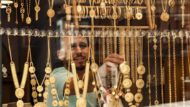 سعر الذهب يستقر بمستهل تعاملات اليوم 11/11/2025.. والأعيرة تسجل مفاجأه