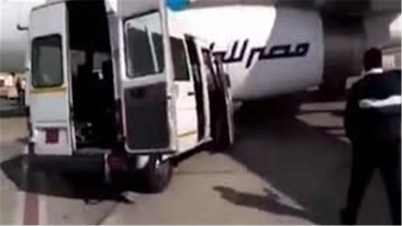 ننشر تفاصيل حادث تصادم أتوبيس ركاب في مطار القاهرة