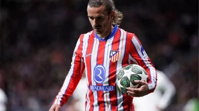أنطوان جريزمان يحدد موقفه من الرحيل عن أتلتيكو مدريد