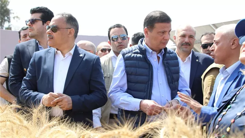وزير الزراعة يوجه بخفض تكاليف معدات الحصاد لمزارعي القمح