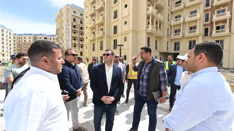 يضم 10597 وحدة سكنية.. وزير الإسكان يتفقد الحي اللاتيني بالعلمين الجديدة