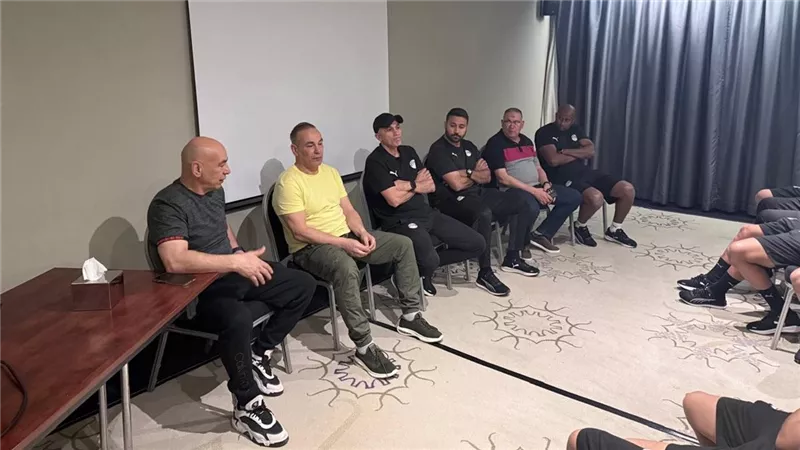 الجهاز الفني للمنتخب يحضر افتتاح أمم أفريقيا للشباب بين مصر و جنوب أفريقيا