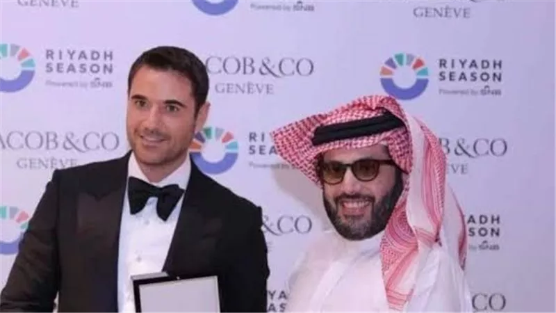 آل الشيخ يستقبل أحمد عز بحفاوة خلال فعالية ملاكمة فى السعودية