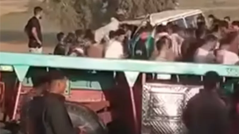 إصابة 16 شخصا في تصادم تريلا بسيارتين ميكروباص على الطريق الإقليمي بالشرقية