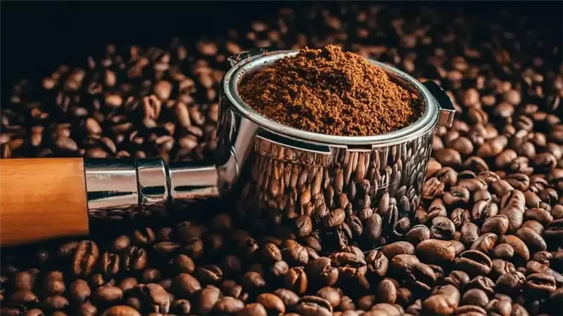 القهوة: المفتاح الفعّال للتخلص من الدهون الحشوية وندوب الكرش