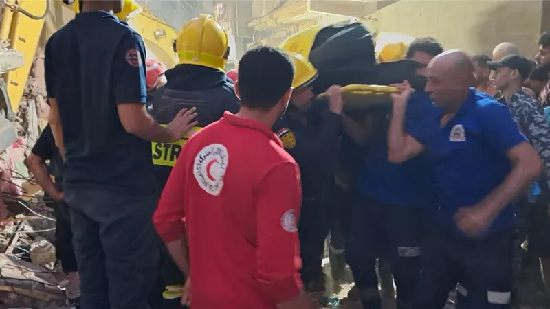 الهلال الأحمر المصري يدعم جهود الحماية المدنية في حادث انهيار عقار زفتى