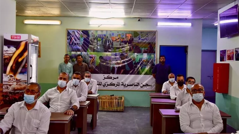 سجون العراق تتحول لفصول دراسية.. النزلاء يشاركون في برامج التعليم ومحو الأمية